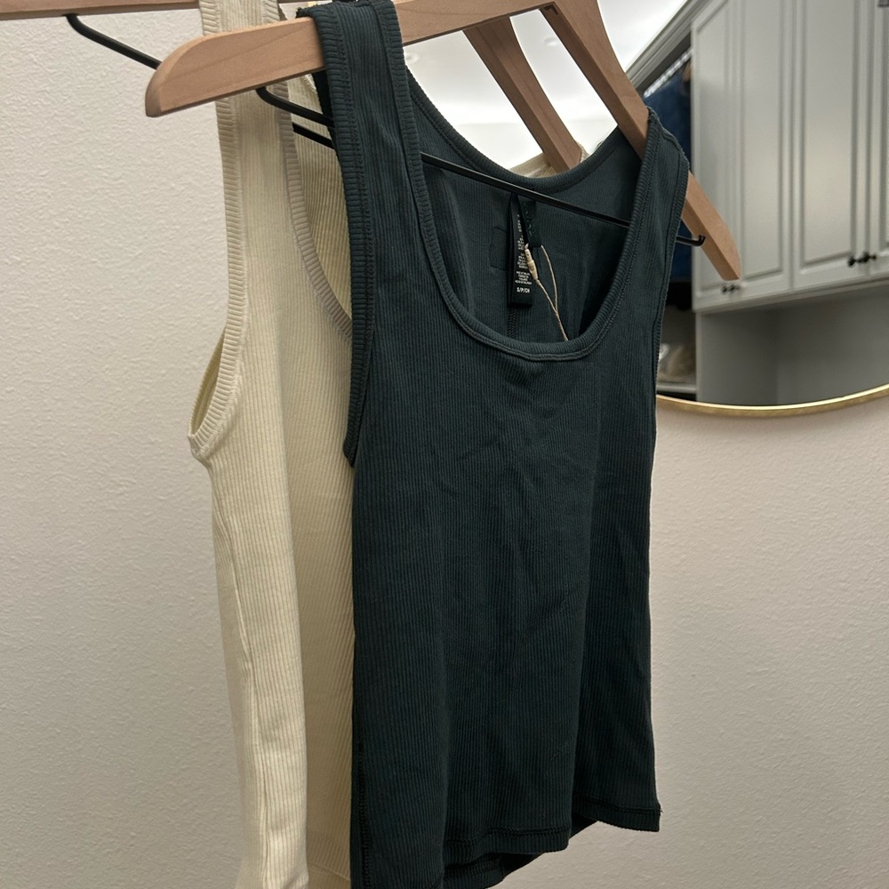 2 Skims tank tops